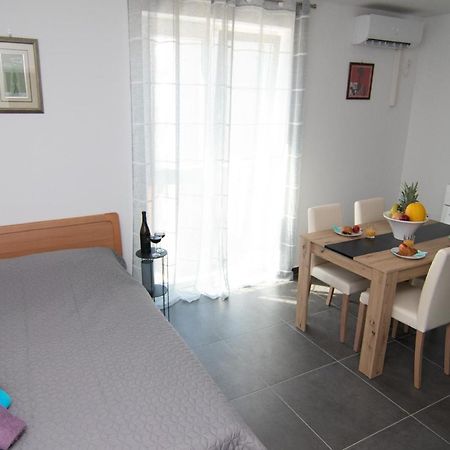 Valkane Beach Studio Apartment Pula Exterior foto