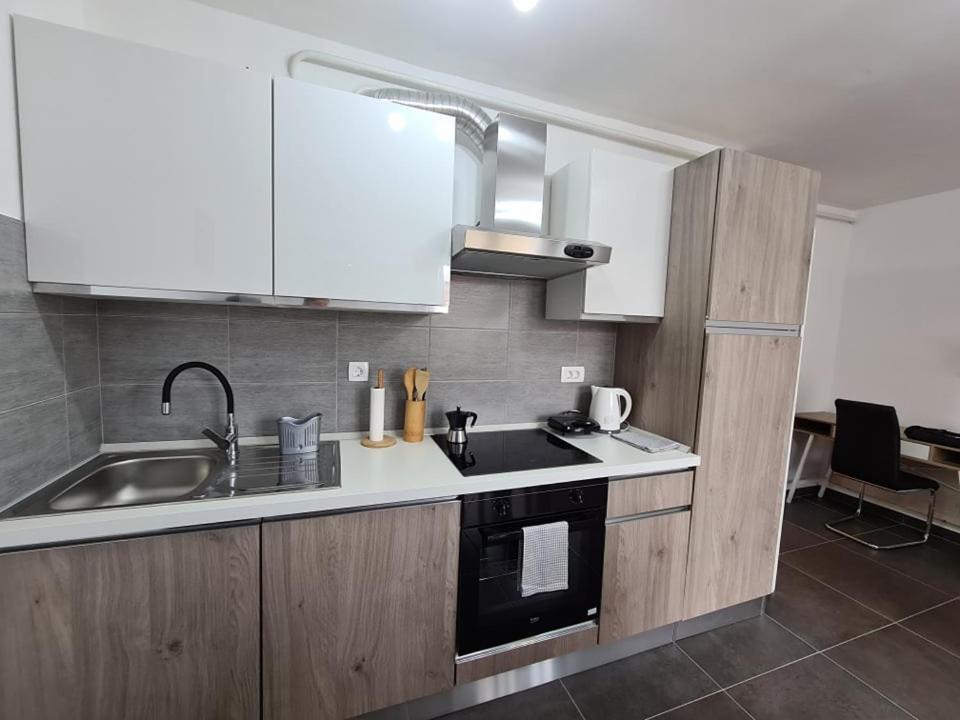 Valkane Beach Studio Apartment Pula Exterior foto
